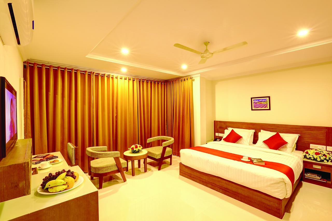 Hotel Floral Park Kottayam Exterior photo